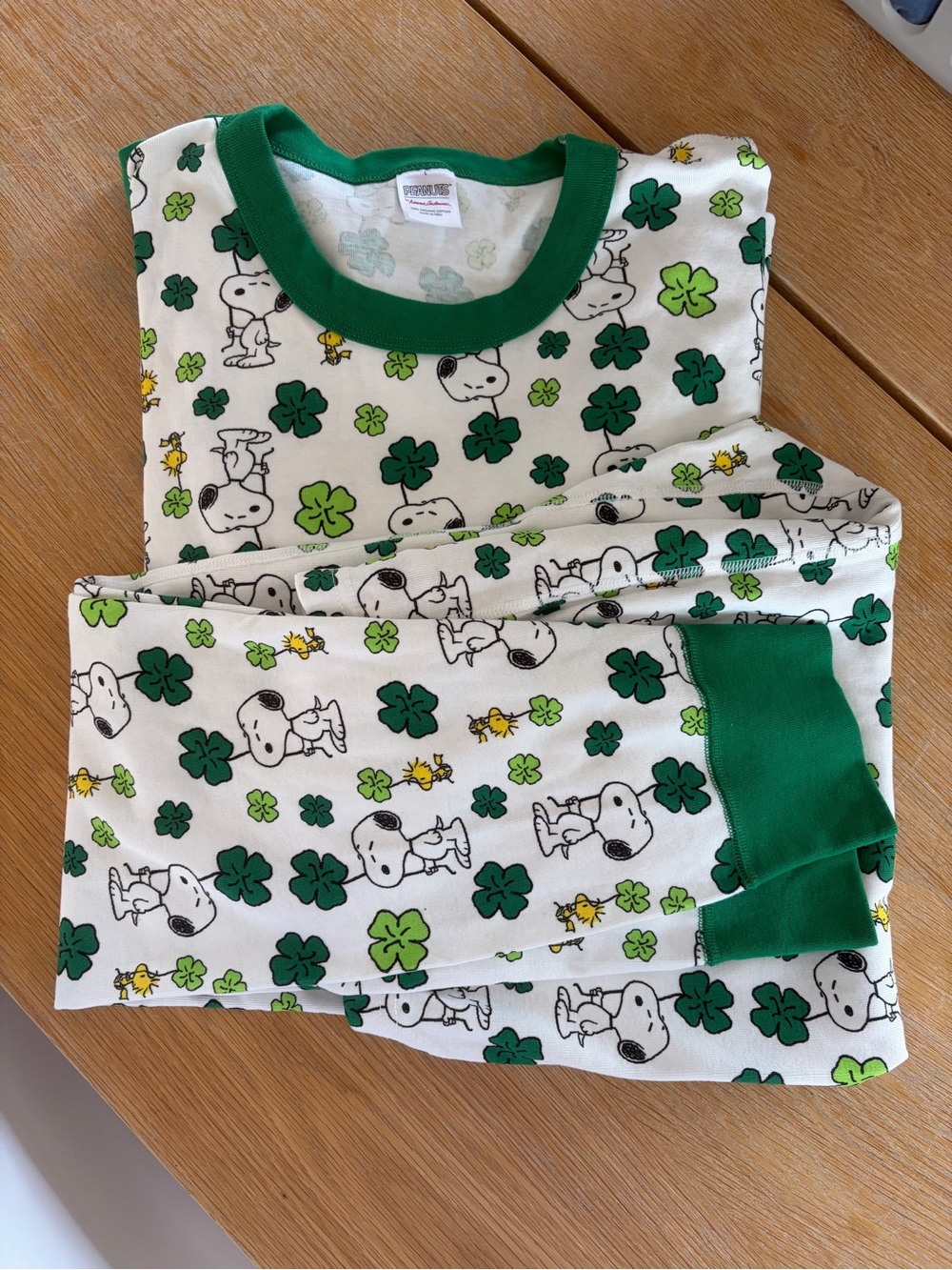 Hanna Andersson Peanuts White & Green Snoopy Four Leaf Clover Adult Pajama Set - Picture 2 of 9